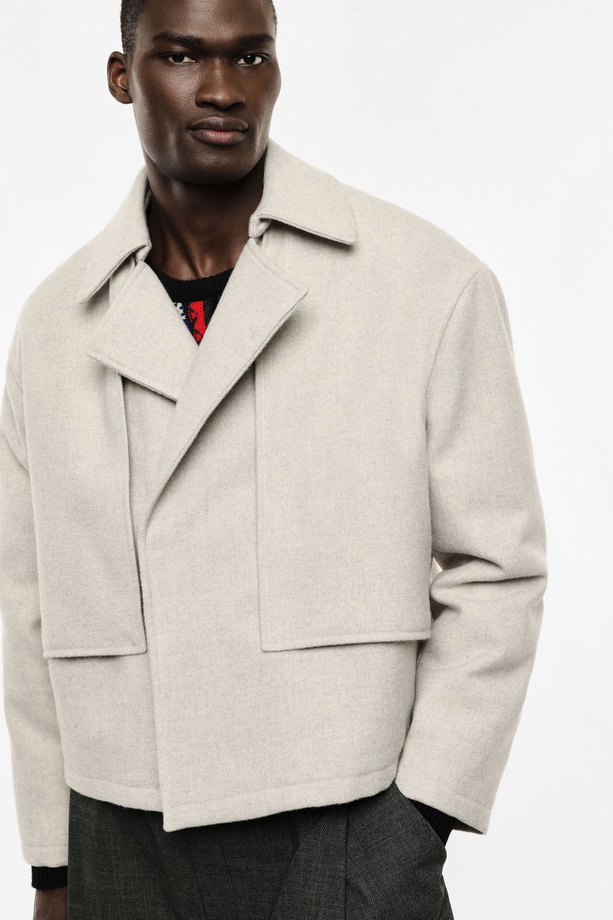 Manteau court à rabats superposés porté, face – Écru chiné – Imperial Homme