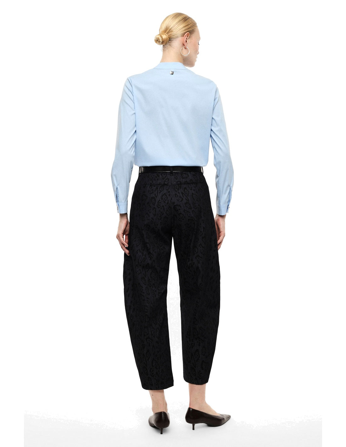 Pantalon barrel taille haute en denim jacquard porté, dos – bleu denim – Imperial Femme
