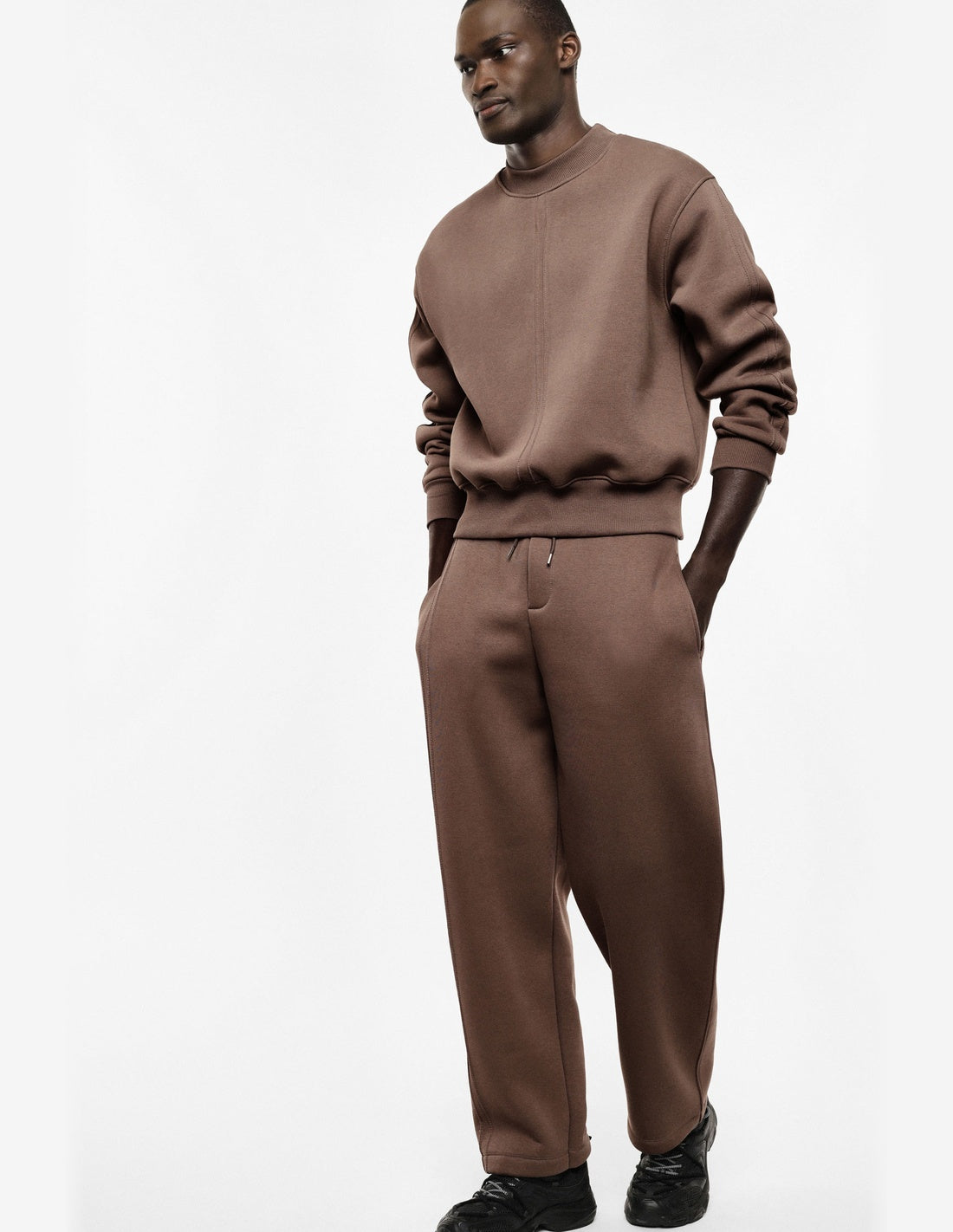Pantalon de jogging en molleton, porté