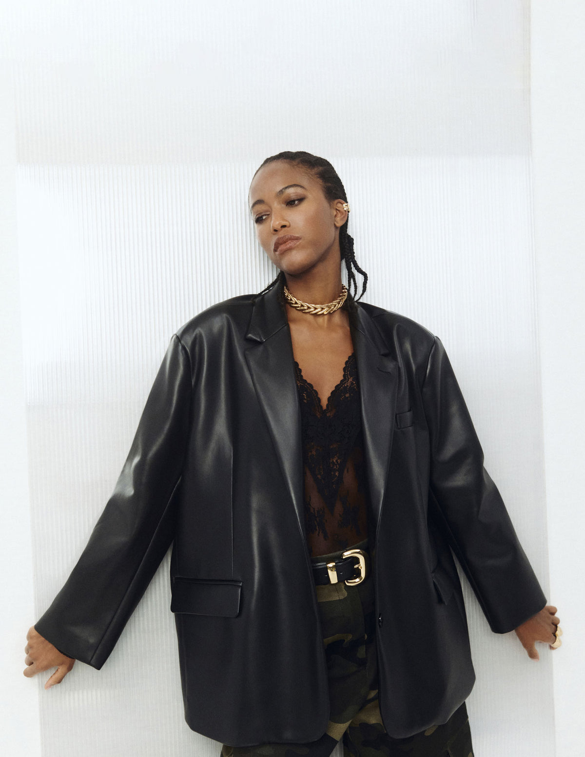 Blazer oversize en cuir synthétique porté – Noir – Imperial Femme