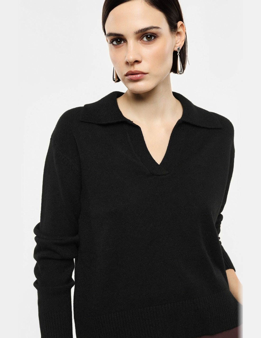 Pull col polo en maille fine, détail du col