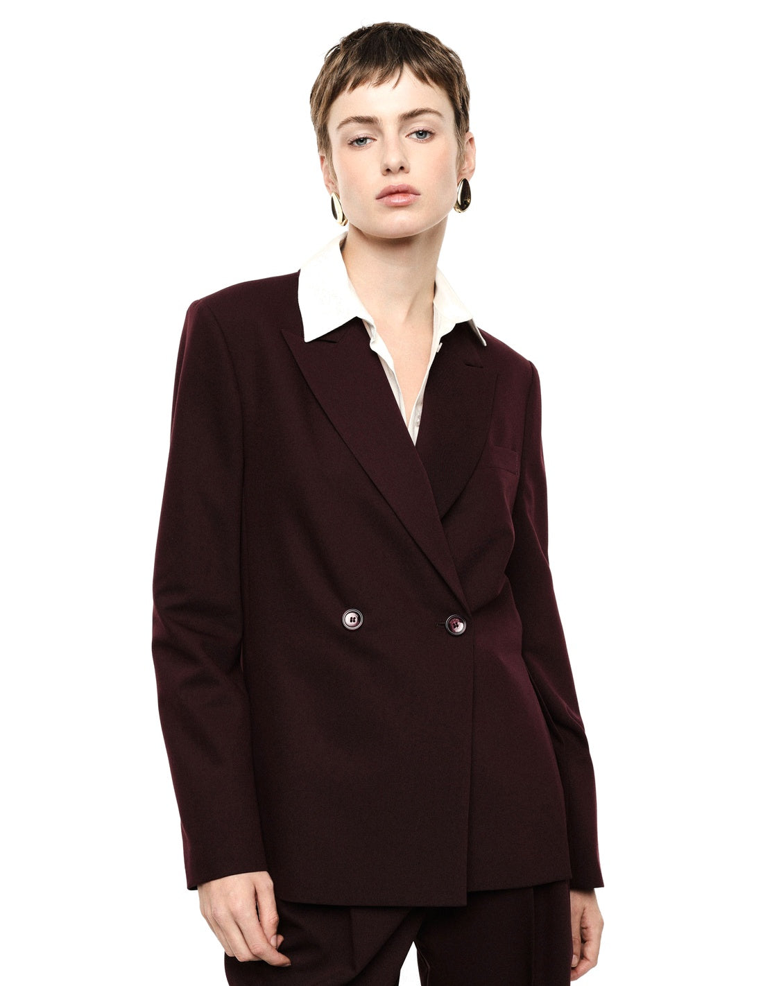 Veste croisée en draperie de tailleur portée, face – bordeaux – Imperial Femme