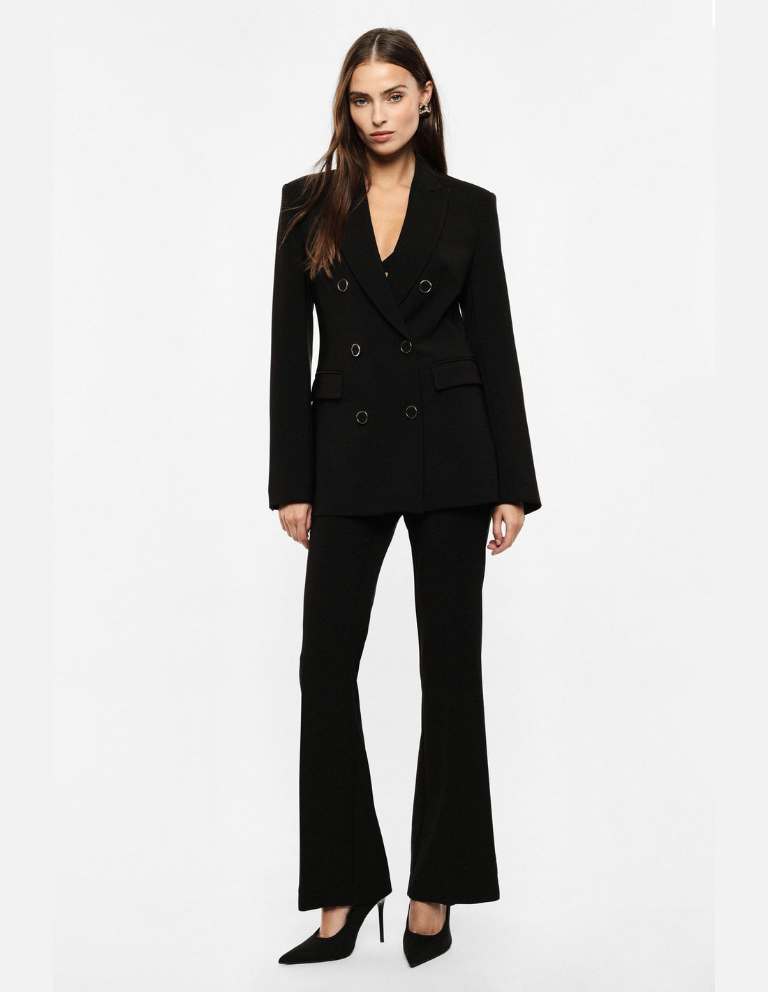 Pantalon flare à pli marqué en crêpe infroissable porté, face – Noir – Imperial Femme