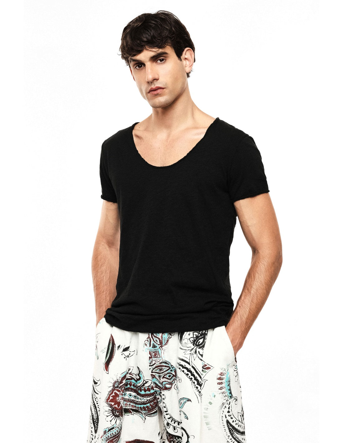 T-shirt col rond décolleté en coton flammé porté, face – Noir – Imperial Homme