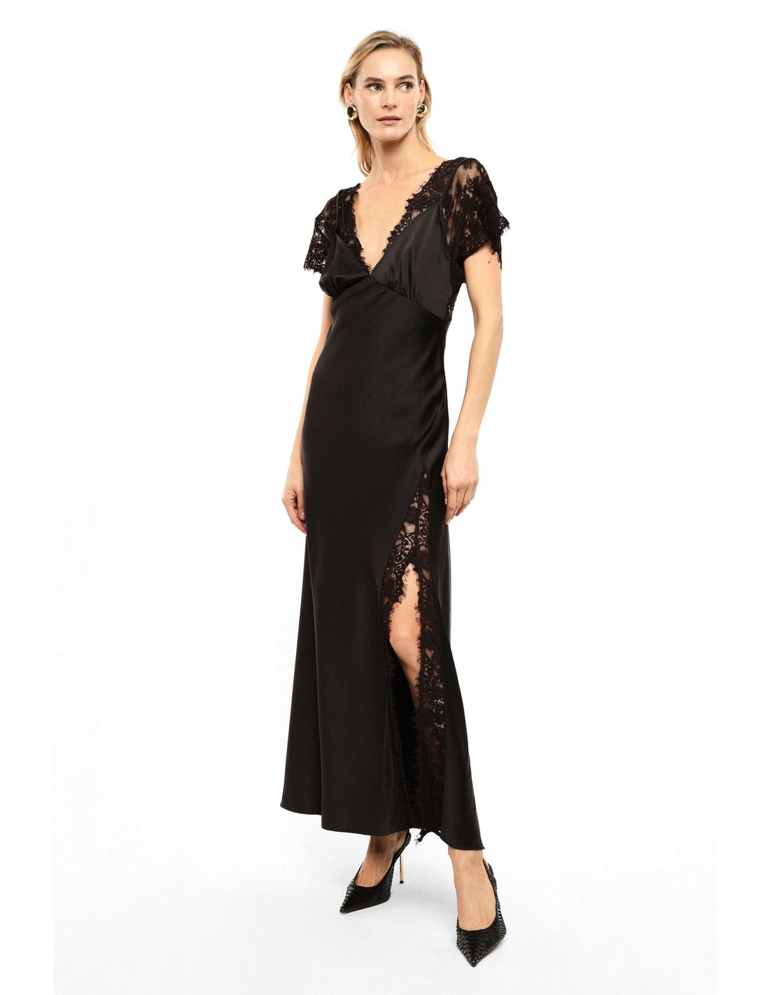Robe longue satin dentelle porté, face – Marron – Imperial Femme
