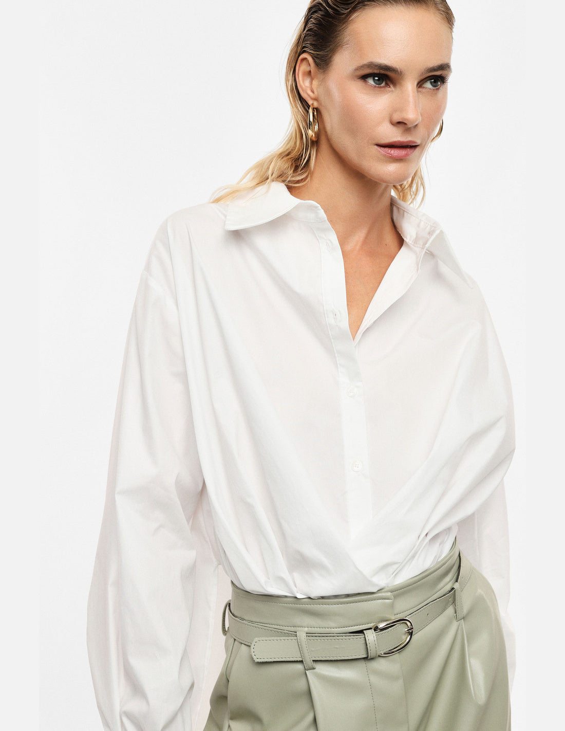 Body chemise en popeline de coton blanc porté – Imperial Femme