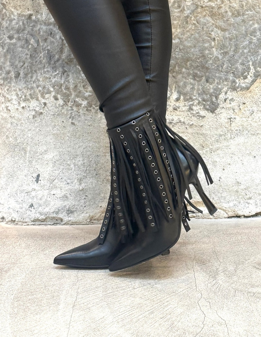 Bottines à franges en cuir Imperial portées