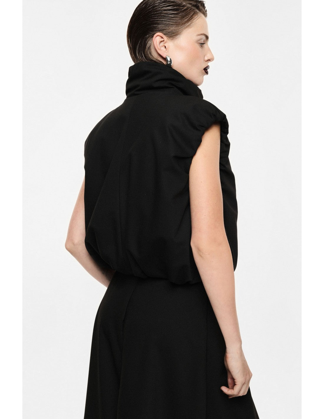 Gilet court matelassé à col montant en draperie – Imperial Femme