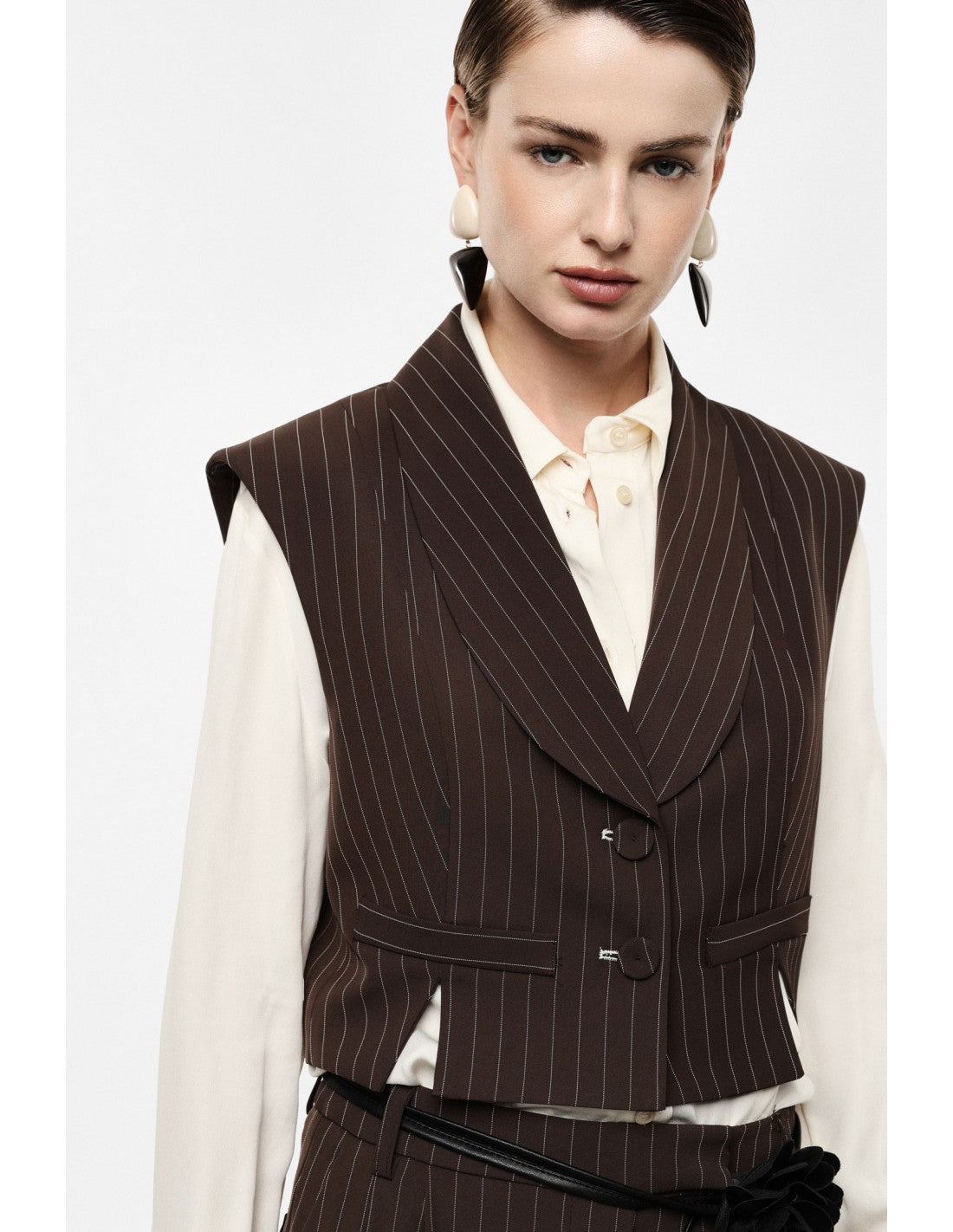Gilet court rayé col châle épaules structurées – Imperial Femme