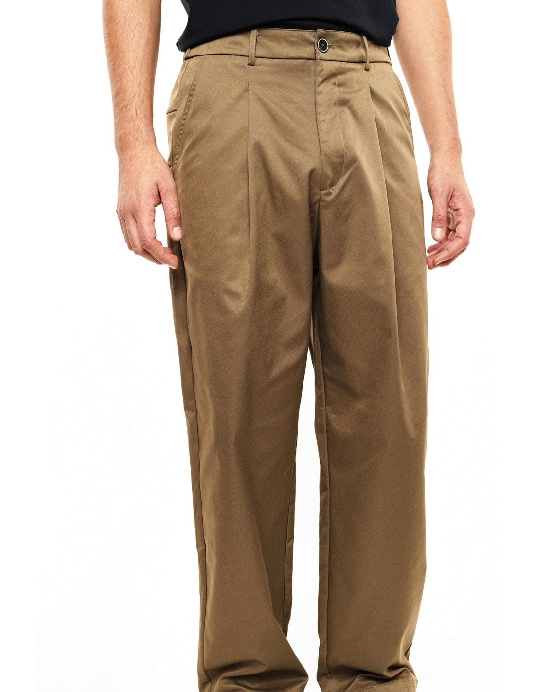 Pantalon à pinces fluide porté, profil – Kaki – Imperial Homme