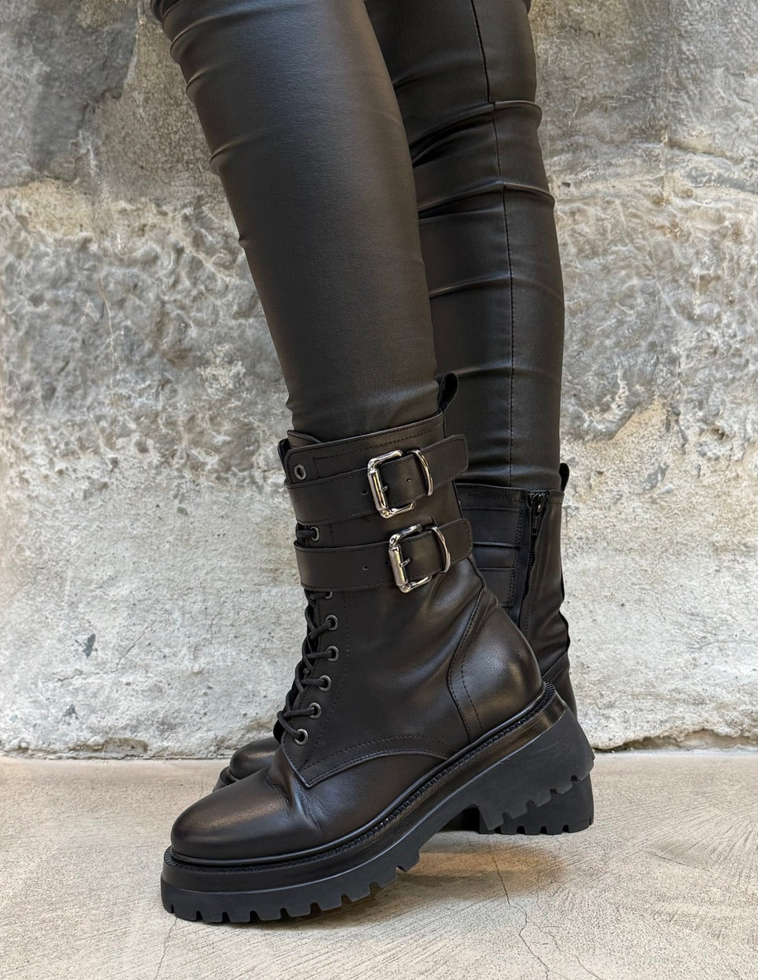 Rangers en cuir à double boucle portées – noir – Imperial Femme