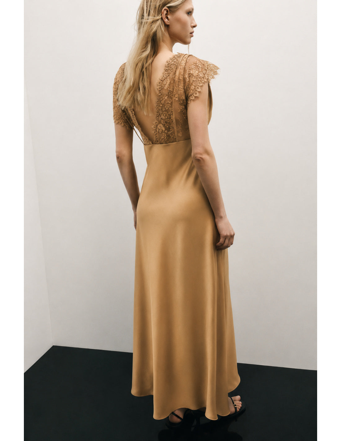 Robe longue satin dentelle – Imperial Femme