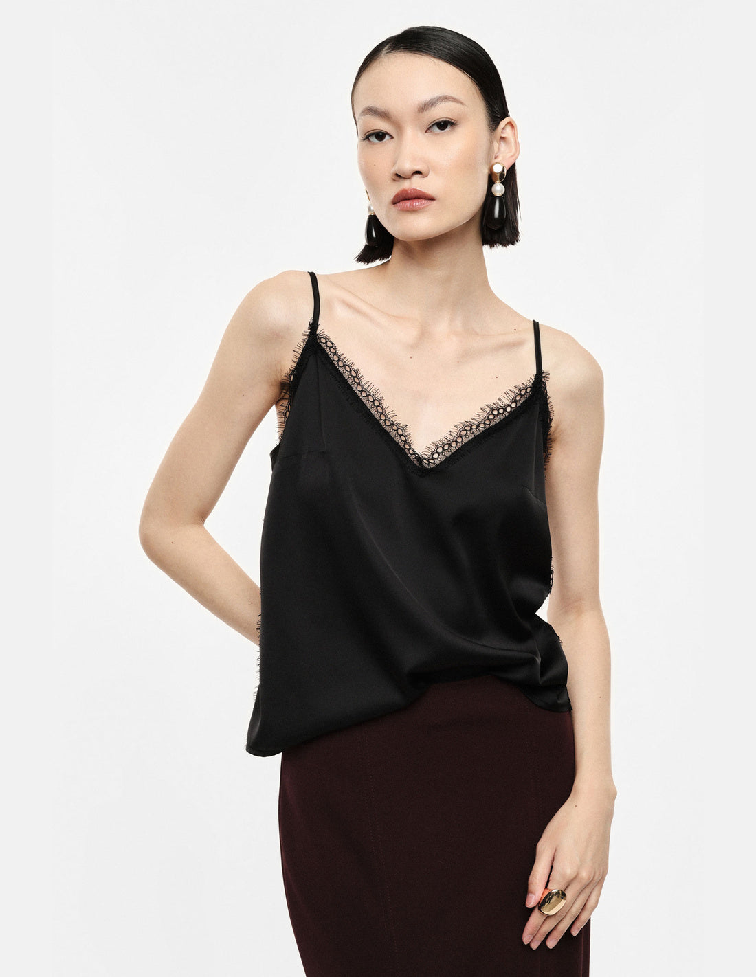 Top caraco dentelle décolleté noir – Imperial Femme, porté