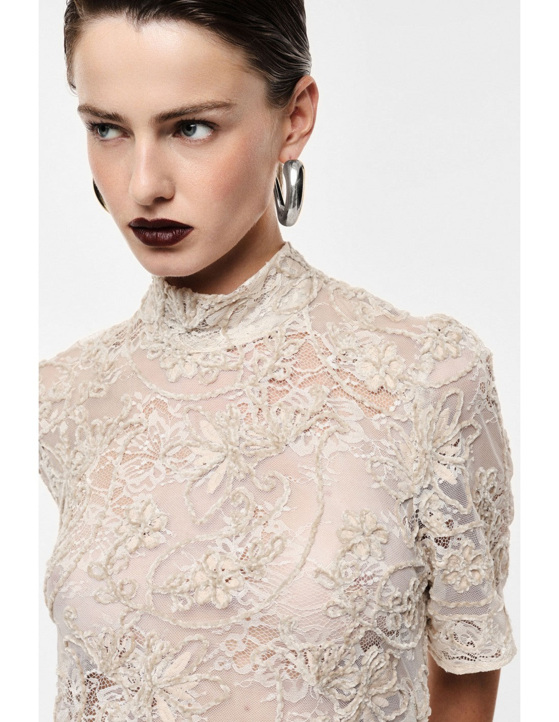 Top en dentelle rebrodée col montant – Imperial Femme