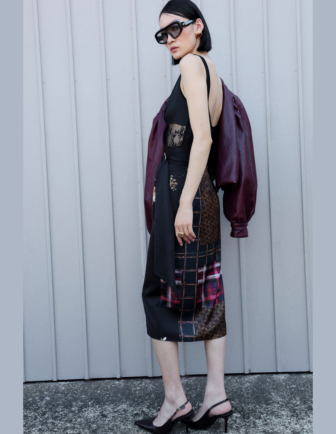 Jupe midi patchwork imprimée portée, vue de côté – Imperial Femme