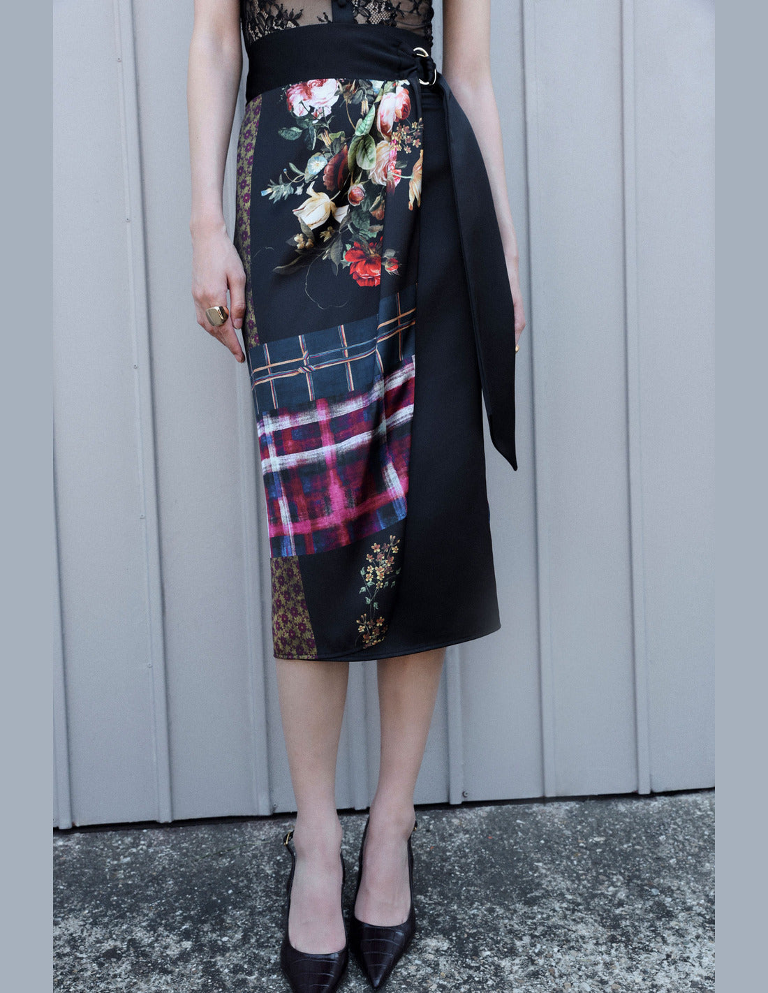 Jupe midi patchwork imprimée portée, détail – Imperial Femme