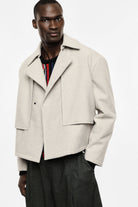 Manteau court à rabats superposés porté, dos – Écru chiné – Imperial Homme
