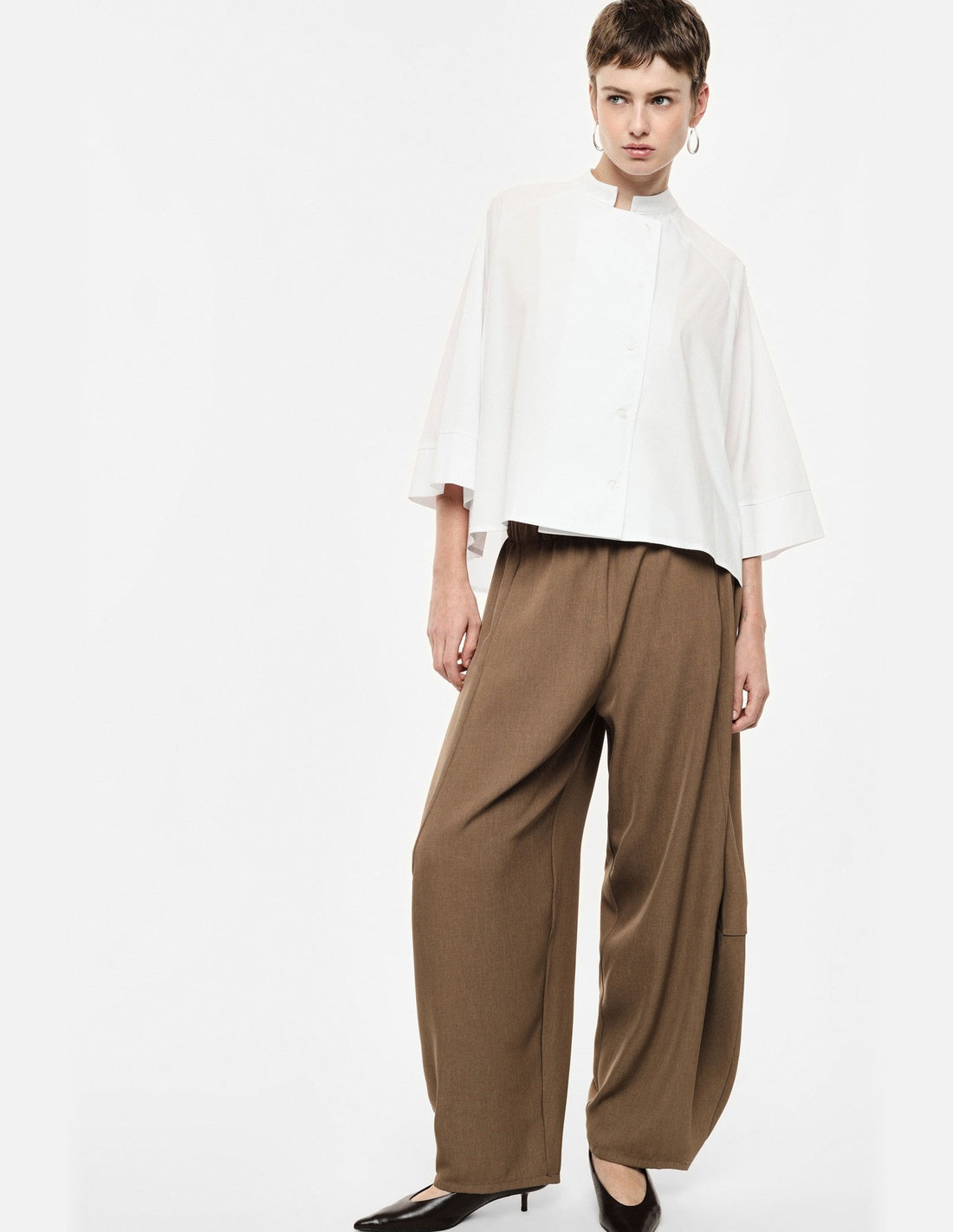 Pantalon barrel fluide, détail de la taille