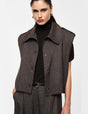 Gilet sans manches col chemise, porté de face