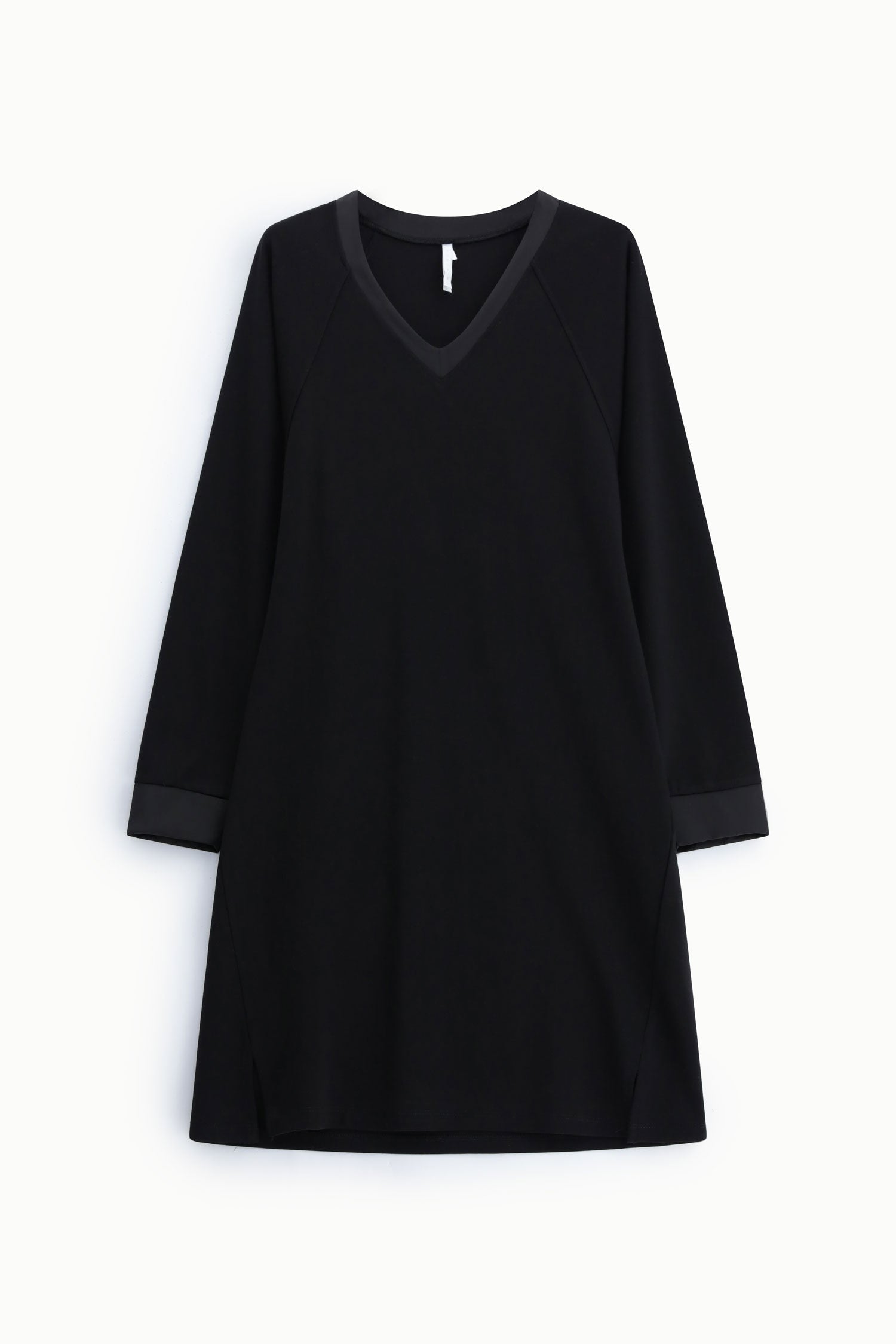 Robe courte trapèze col V manches kimono satin, coloris Noir