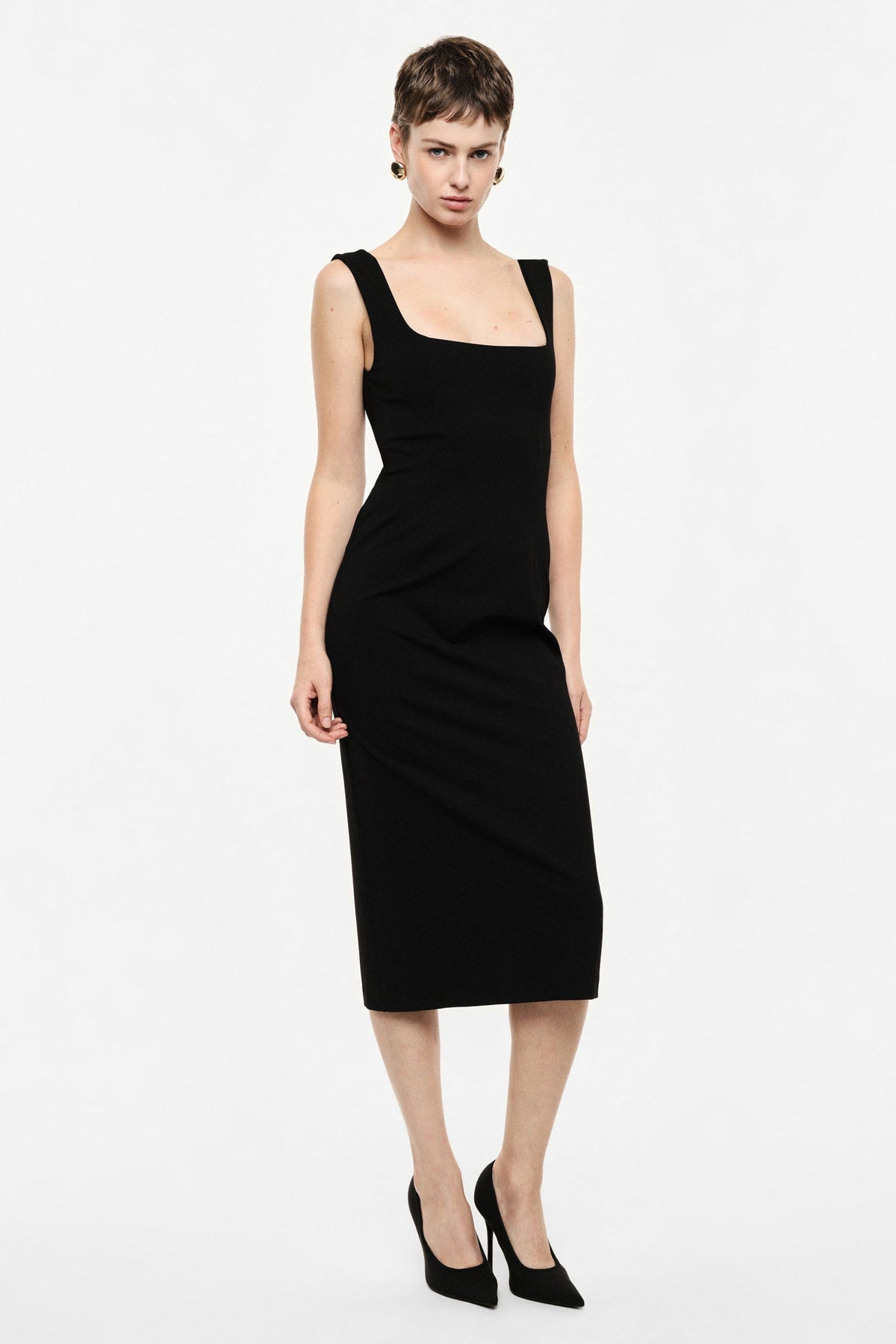 Robe fourreau midi à encolure carrée portée, face – Noir – Imperial Femme