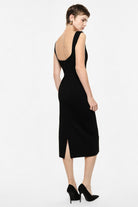 Robe fourreau midi à encolure carrée portée, dos – Noir – Imperial Femme