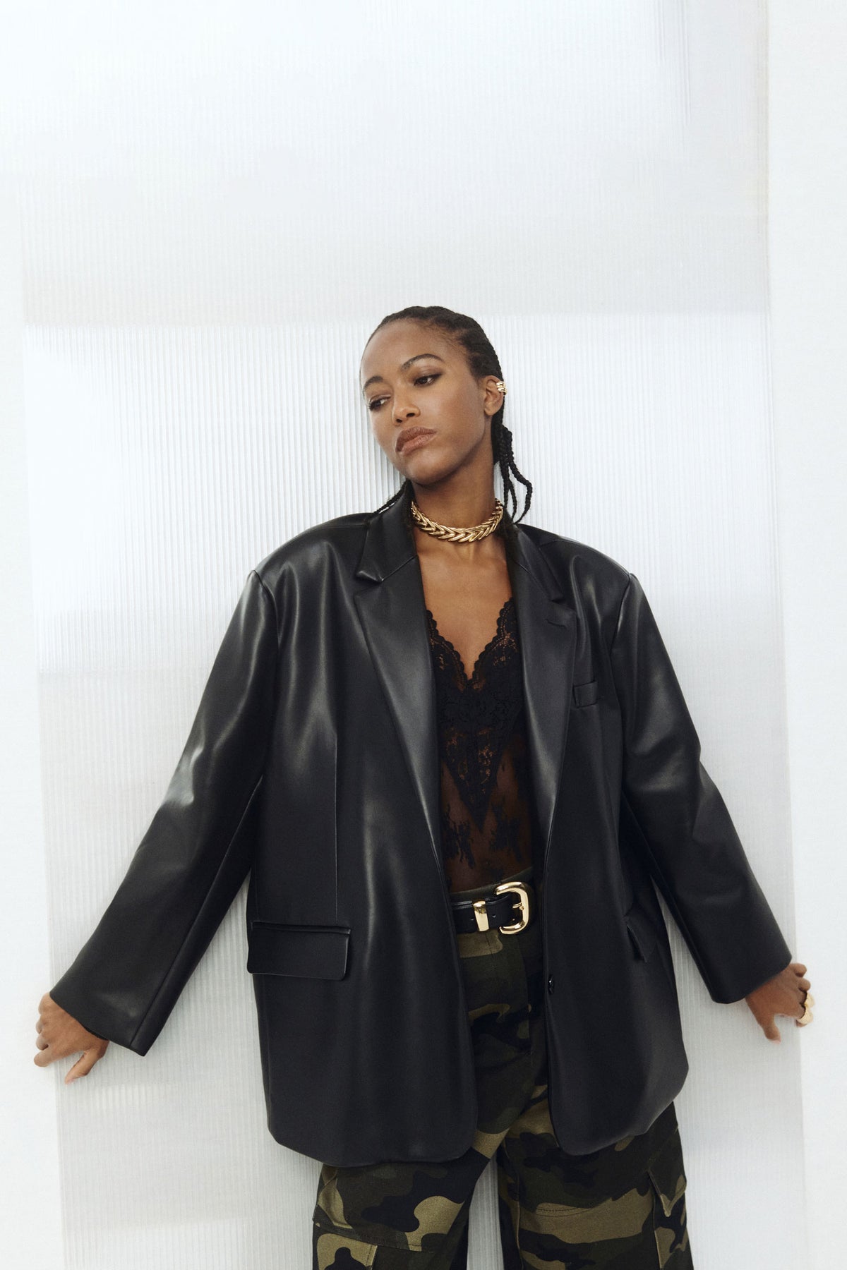 Blazer oversize en cuir synthétique porté – Noir – Imperial Femme