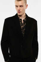 Blazer court droit un bouton porté, vue de côté – Imperial Homme