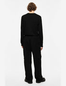 Pantalon cargo homme, porté de dos