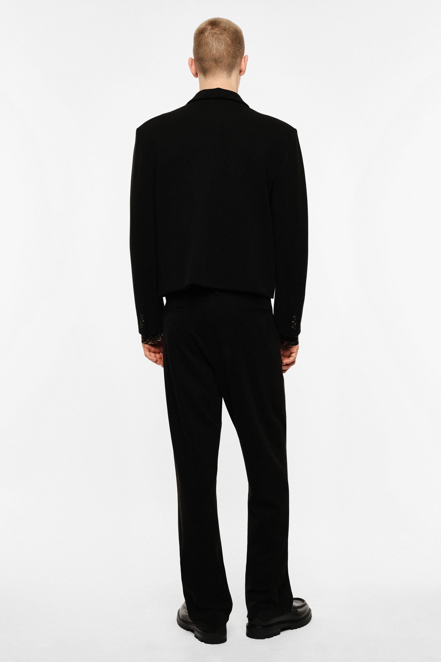 Pantalon droit à pinces et braguette boutonnée porté, vue de dos – Imperial Homme