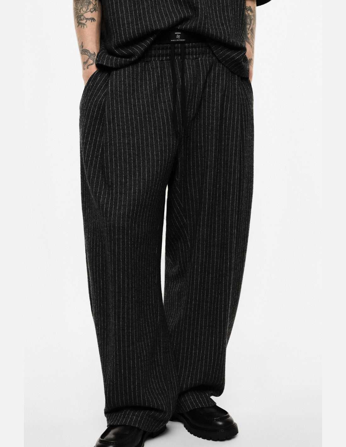 Pantalon baggy rayé taille haute Imperial Homme, porté de profil