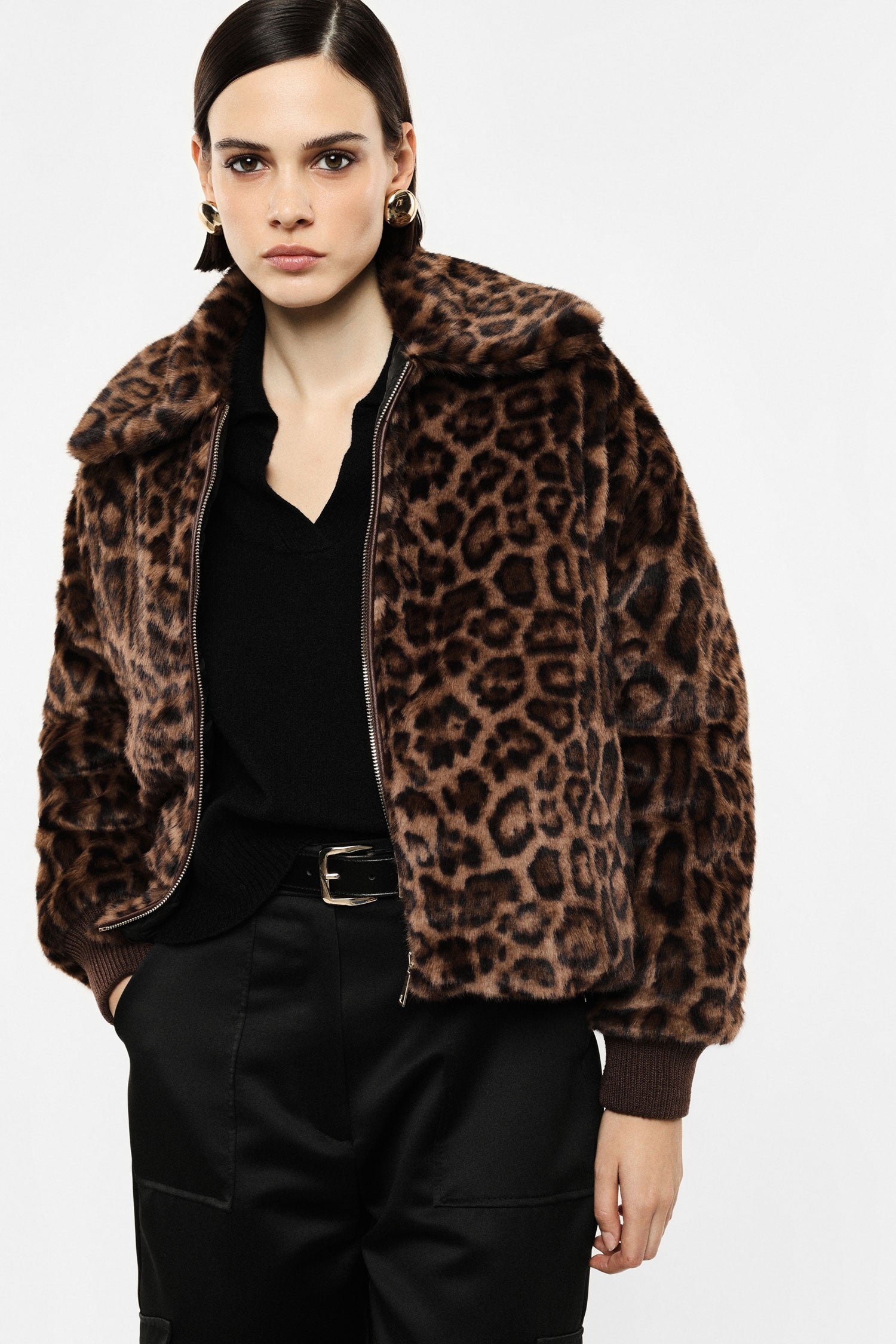 Blouson en fausse fourrure léopard à col chemise porté – Imperial Femme