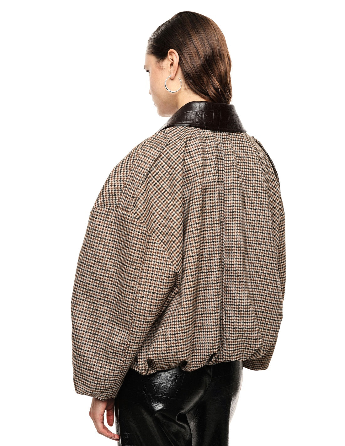 Blouson court pied-de-poule col éco-cuir croco porté, dos – beige – Imperial Femme