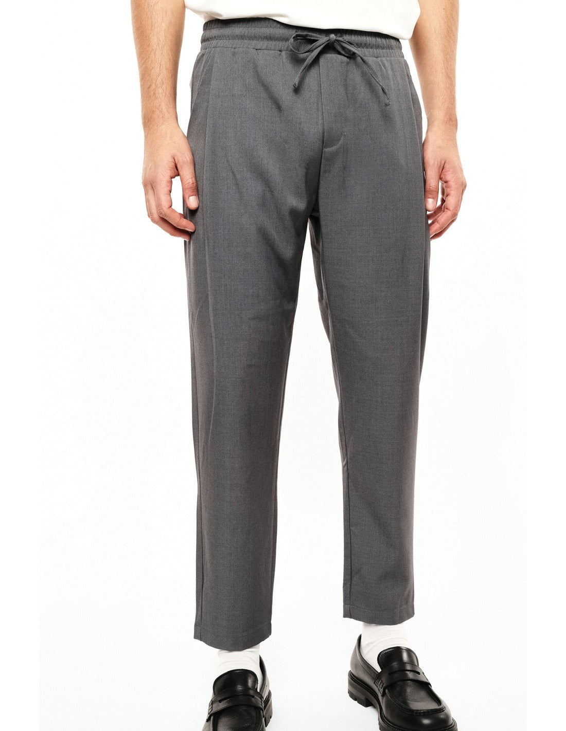 Pantalon stretch porté, détail – gris anthracite – Imperial Homme