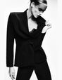 Blazer un bouton col montant épaules marquées noir porté – Imperial Femme