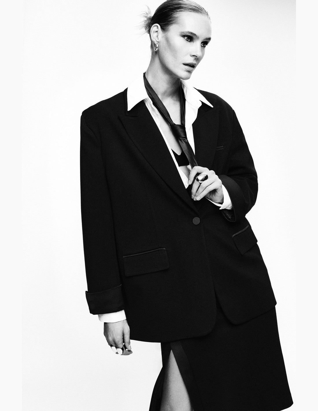 Blazer oversize à finitions smoking en jersey noir porté – Imperial Femme