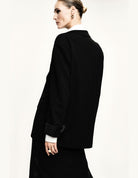 Blazer oversize à finitions smoking en jersey noir porté, autre vue – Imperial Femme