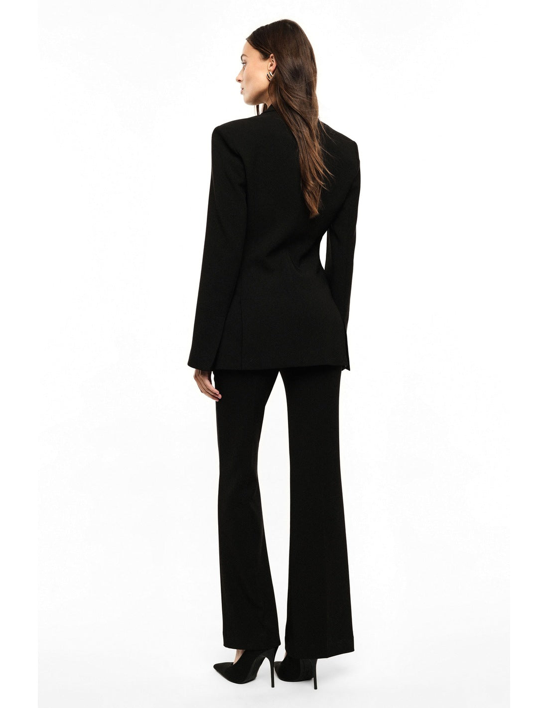 Pantalon flare à pli marqué en crêpe infroissable porté, dos – Noir – Imperial Femme