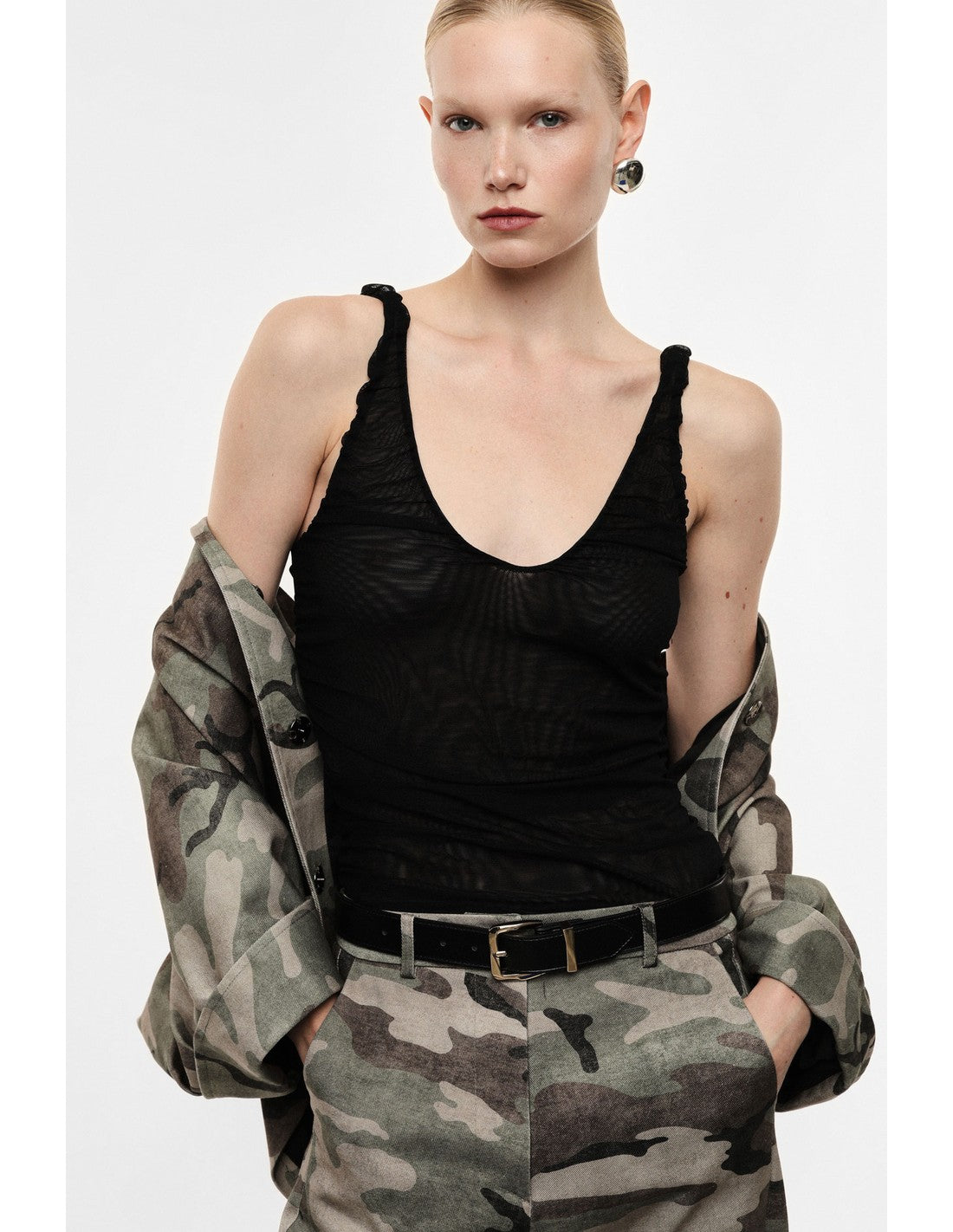 Débardeur en maille transparente texturée porté sous un blouson – Noir – Imperial Femme