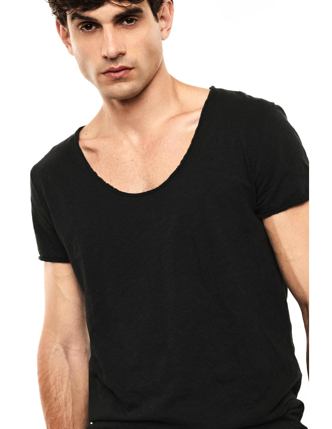 T-shirt col rond décolleté en coton flammé porté, détail – Noir – Imperial Homme