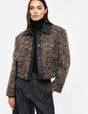 Veste courte en tweed et denim chocolat portée, face – Marron – Imperial Femme