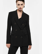 Blazer croisé cintré en crêpe infroissable, détail du boutonnage – noir – Imperial Femme