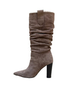 Botte souple en veau velours Imperial de profil, talon bottier