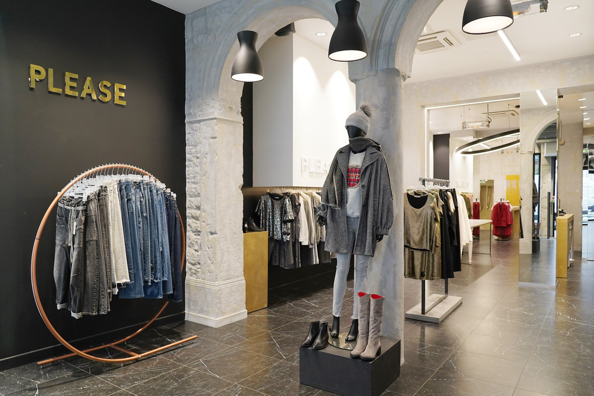 Intérieur de la boutique Please, 25 rue du Président Édouard Herriot, Lyon 1er