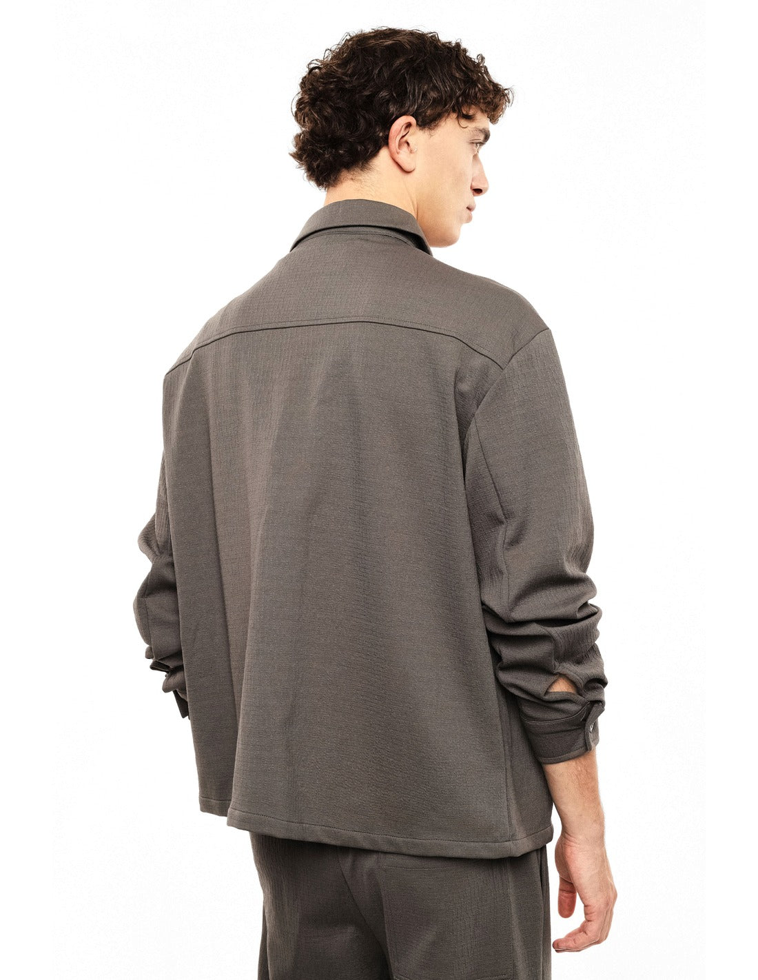 Surchemise fluide à poches poitrine porté, dos – Taupe – Imperial Homme
