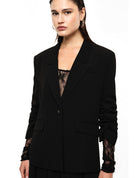 Blazer fluide manches froncées en crêpe diagonale porté, profil – Noir – Imperial Femme