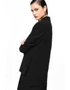 Blazer fluide manches froncées en crêpe diagonale porté, dos – Noir – Imperial Femme