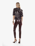 Legging effet cuir taille haute porté, dos – chocolat – Imperial Femme