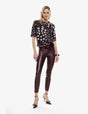 Legging effet cuir taille haute porté, face – chocolat – Imperial Femme