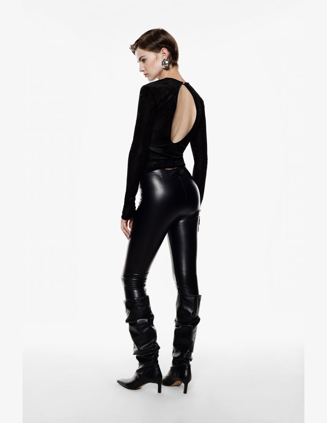 Legging effet cuir taille haute porté, dos – noir – Imperial Femme